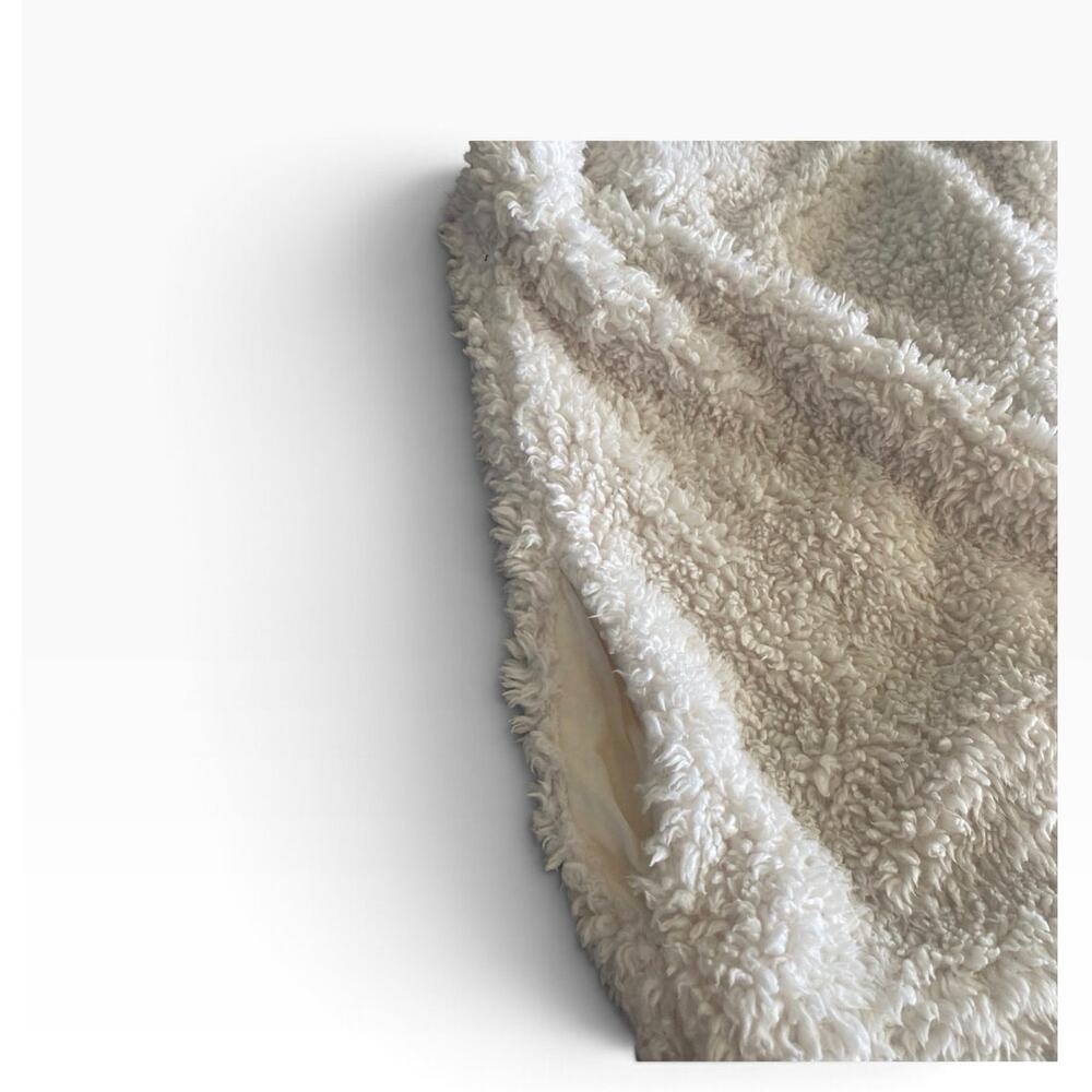 Arrie Faux Fur Vest Women’s Medium Ivory Cream Shaggy Open Front Draped Cozy - Picture 8 of 10